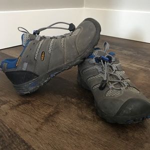 Keen Koven low boys hiking shoes size 5
